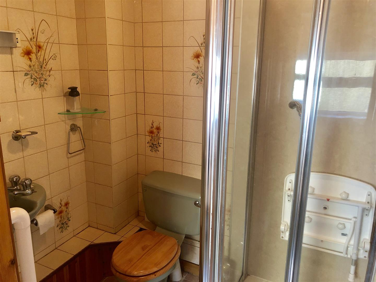 SHOWER ROOM